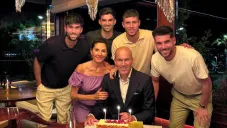 La familia Zidane, con Zinedine al centro