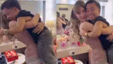 VIDEO: Belinda se emociona por conocer a Abelito y hasta lo carga