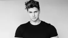 El modelo recibió varios impactos de bala cuando viajaba en su camioneta.