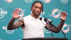 Tua Tagovailoa se disculpa por comentarios criticando a sus compañeros