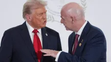 FIFA respalda a Trump que amenaza con cambiar sedes