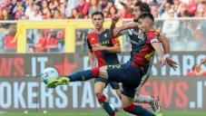 Johan Vásquez con el Genoa