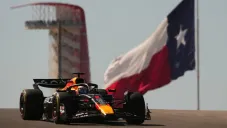 Verstappen se acerca a los McLaren