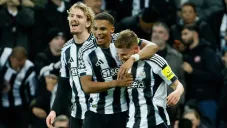 Newcastle aplasta al Benfica de Mourinho en Champions League