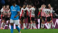 PSV da la sorpresa de la jornada y golea al Napoli en Champions League