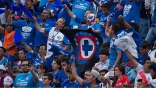 Aficionados celestes agredieron a la parcialidad americanista afuera de su casa