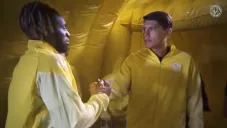 Imágenes de Saint-Maximin arropando a Vázquez