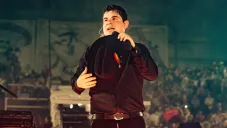 Alfredo Olivas detiene su concierto en Pachuca tras recibir un misterioso regalo: ¿fue una amenaza?