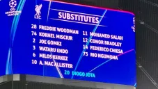 Diogo Jota es homenajeado por Frankfurt en el partido ante Liverpool