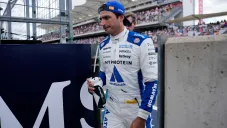 Sainz rinde homenaje a México