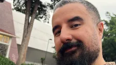 Álvaro Morales sorprende en nueva faceta