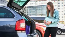 Preparan estacionamiento para embarazadas y adultos mayores en CDMX