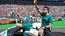 Fernando Alonso lució máscara que le regaló RÉCORD en desfile y causa sensación en GP de México