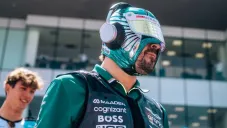 Máscara que le regaló RÉCORD a Fernando Alonso causa sensación internacional