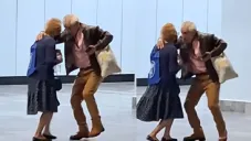 Pareja de abuelitos baila mientras espera el Metro de la CDMX y conquista las redes