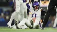 Carson Wentz se someterá a una cirugía en el hombro y estará fuera lo que resta de temporada