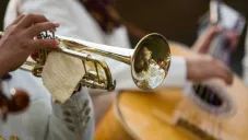 Mariachis son golpeados y quemados por hombres que los contrataron para fiesta en Iztapalapa