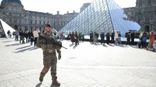 Arrestan a cuatro sospechosos del robo al Louvre