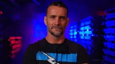 CM Punk ‘roba’ máscara de Penta
