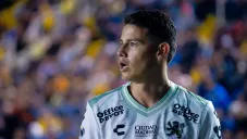 Aficionado sufre agresión por parte del equipo de seguridad de León al intentar una foto con James