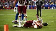 ¿Se pierde toda la temporada? Jayden Daniels sufre aparatosa lesión ante Seattle