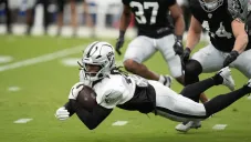 El receptor abierto Jakobi Meyers pasa de los Raiders a los Jaguars