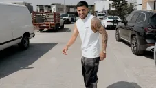 Alexis Vega presume su costoso outfit mientras se recupera de lesión