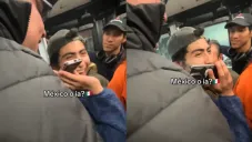 “¡Sí viene bien!”: usuarios del Metrobús apoyan a un joven ebrio en llamada con su mamá