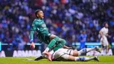 Cruz Azul buscará inhabilitación de Carrasquilla, en caso de fractura de Kevin Mier