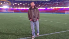 Lionel Messi &quot;sorprende&quot; a una pareja en Barcelona tras su visita al Camp Nou