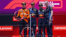 Norris, Verstappen y Pérez, en un podio