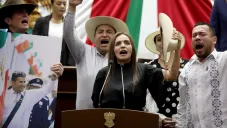 La viuda del exedil de Uruapan es apoyada por su gremio con cara a las próximas elecciones.