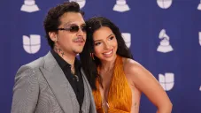La pareja posó muy feliz durante la alfombra roja y antes de la premiación.