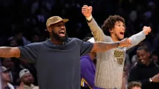 LeBron James regresa a los entrenamientos con Lakers