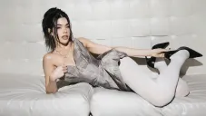 Desde este día se puede conseguir su fragancia por medio de su páginas.