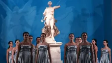 Llama olímpica comienza su viaje hacia los Juegos Olímpicos de Invierno de Milán Cortina