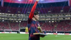 Chivas realiza dinámica en apoyo a la “Hormiga” González con pelucas de Goku