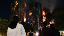 El fuego en su totalidad no ha podido ser controlado hasta el momento.