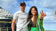 La pareja se encuentra de vacaciones, pero aún así la policía los detuvo.