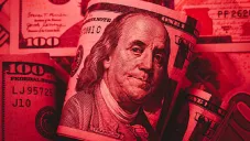 Dólar hoy 1 de diciembre de 2025: Peso mexicano impone condiciones al billete verde