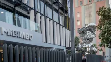 El lugar tiene la capacidad de recibir hasta 500 personas simultáneamente.