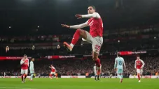 Arsenal vence a Brentford en casa y se afianza como líder en la Premier League