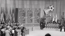 El sorteo más caótico en la historia de los Mundiales: así falló España 82 en vivo