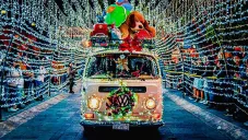 El evento se ha convertido en una tradición visualmente espectacular para chicos y grandes.