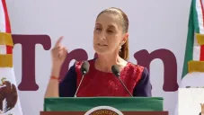 La Jefa del Ejecutivo afirma que los privilegios para cierto grupo no regresarán.