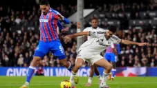 Fulham cae ante Crystal Palace en Premier League; Raúl Jimenez registra asistencia