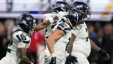Seahawks aplastan 37-9 a Falcons y ponen medio pie en la postemporada