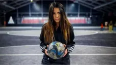 La influencer mexicana fue atacada en Francia y está hospitalizada