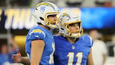 Los Angeles Chargers derrotan a los Philadelphia Eagles; Jalen Hurts fue interceptado cuatro veces