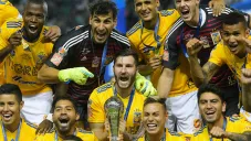Nahuel Guzmán, André-Pierre Gignac y Javier Aquino campeones